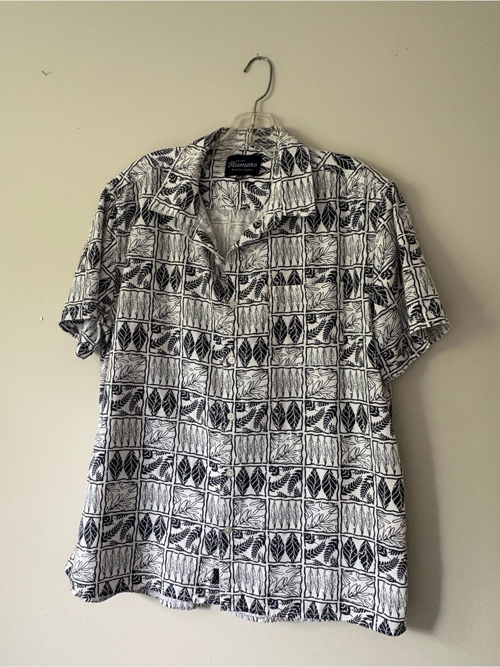 Rumors Short Sleeve Leaf Print Button Down Shirt - Size L